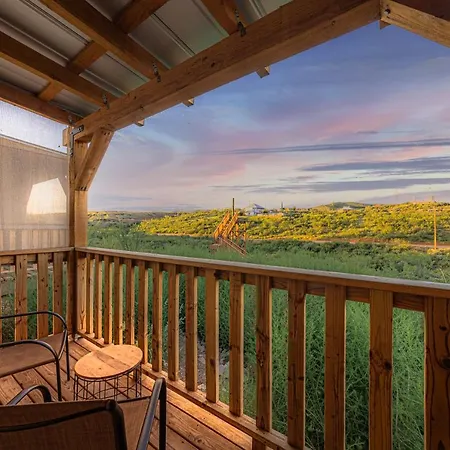 Hotel -Pet Friendly- Miners Cabin #5 -Two Double Beds - Private Balcony Tombstone Esterno foto